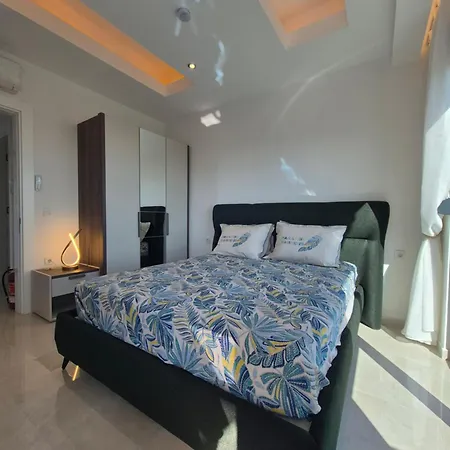 Апартаменты Luxury With Panoramic Sea View Emerald *